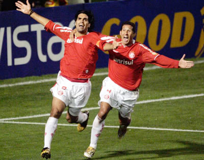  南美洲解放者杯小组赛冷门迭爆黑马球队突围成功