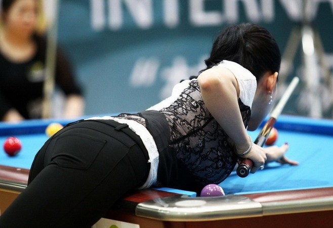  电竞女神飒爽英姿征服赛场内外