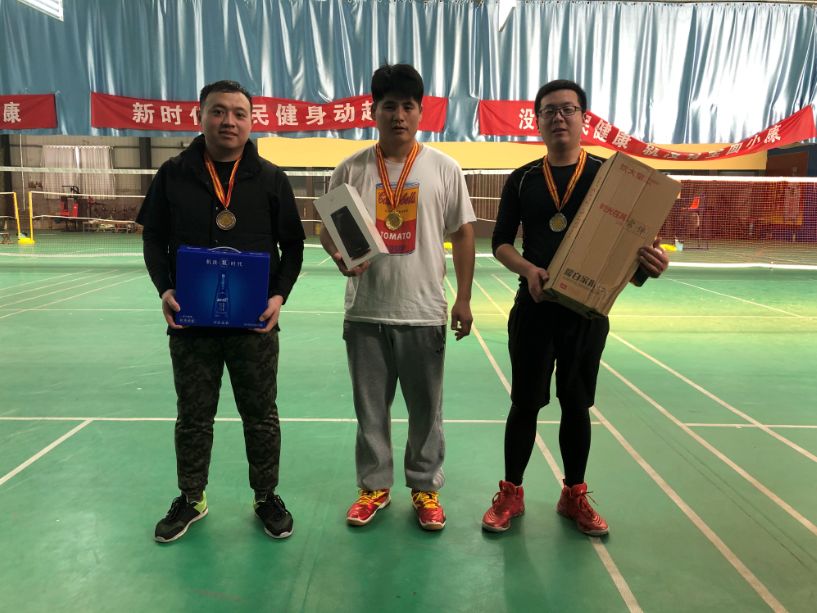  电竞裁判严格执裁，公平竞赛获赞誉