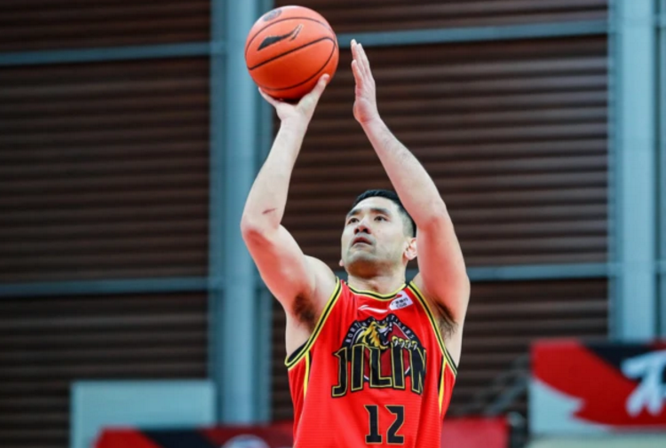  内线绞肉机对抗激烈篮板争夺白热化