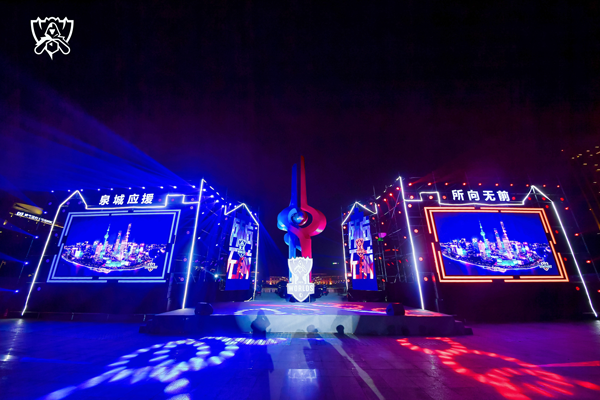 电竞解说激情澎湃点燃观赛热情