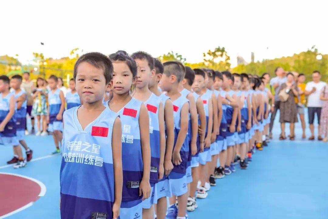  篮球训练营培育未来希望之星